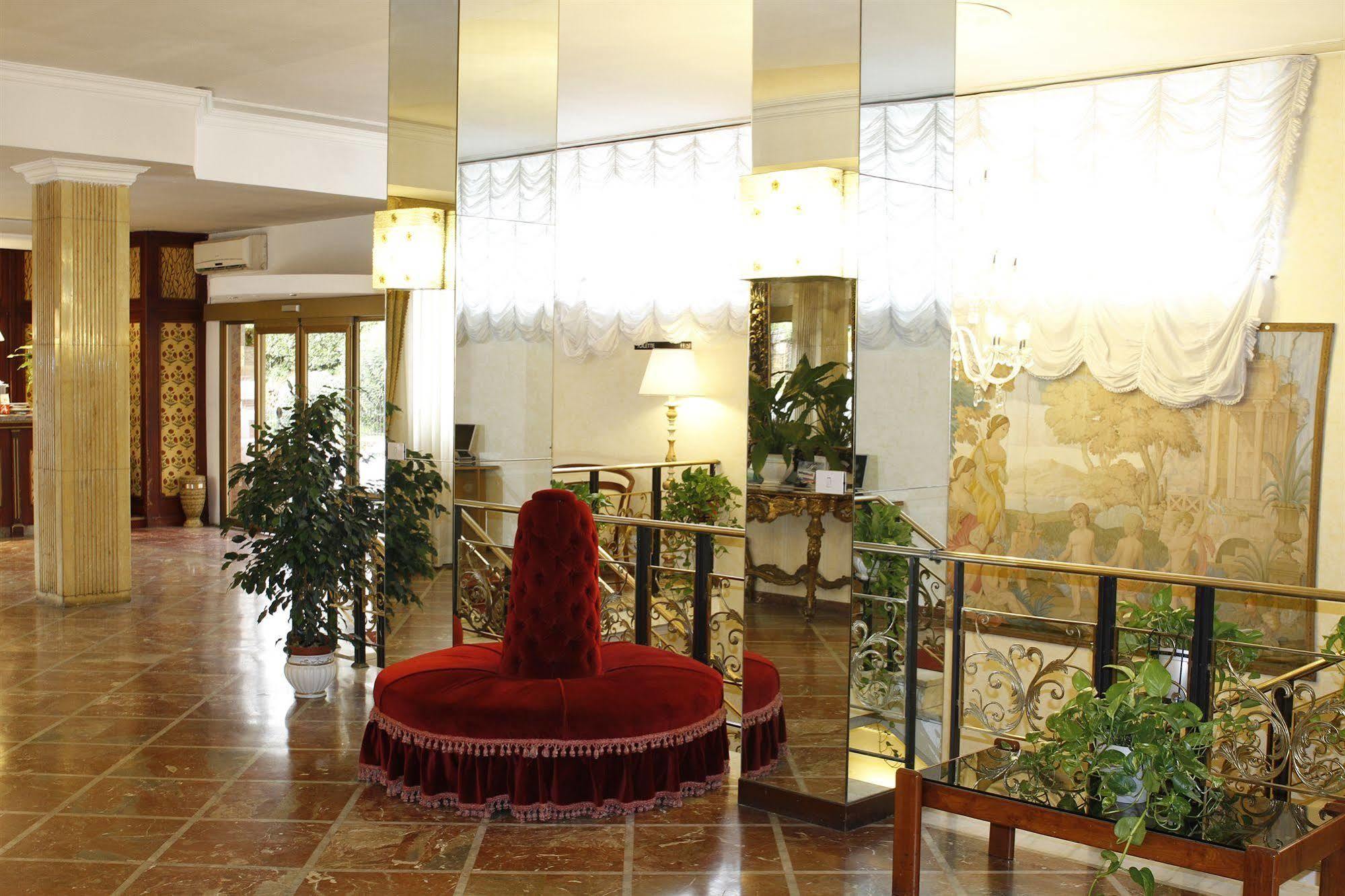 Lh Grand Hermitage